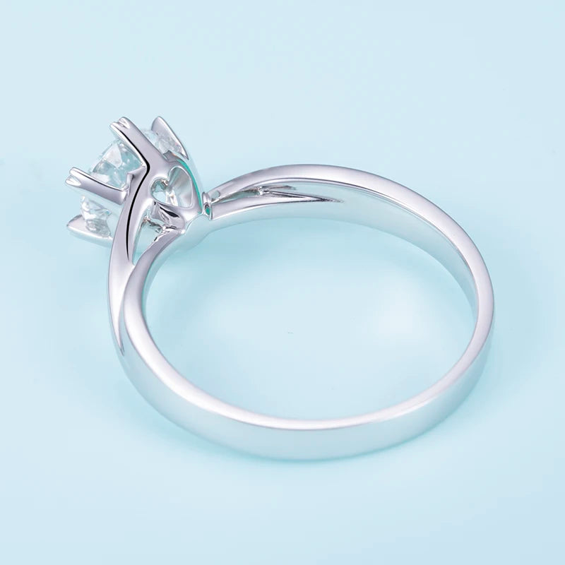 18KT Gold Gold Twist Arm Elegance 0.8Ct Lab Diamond  Solitary Ring