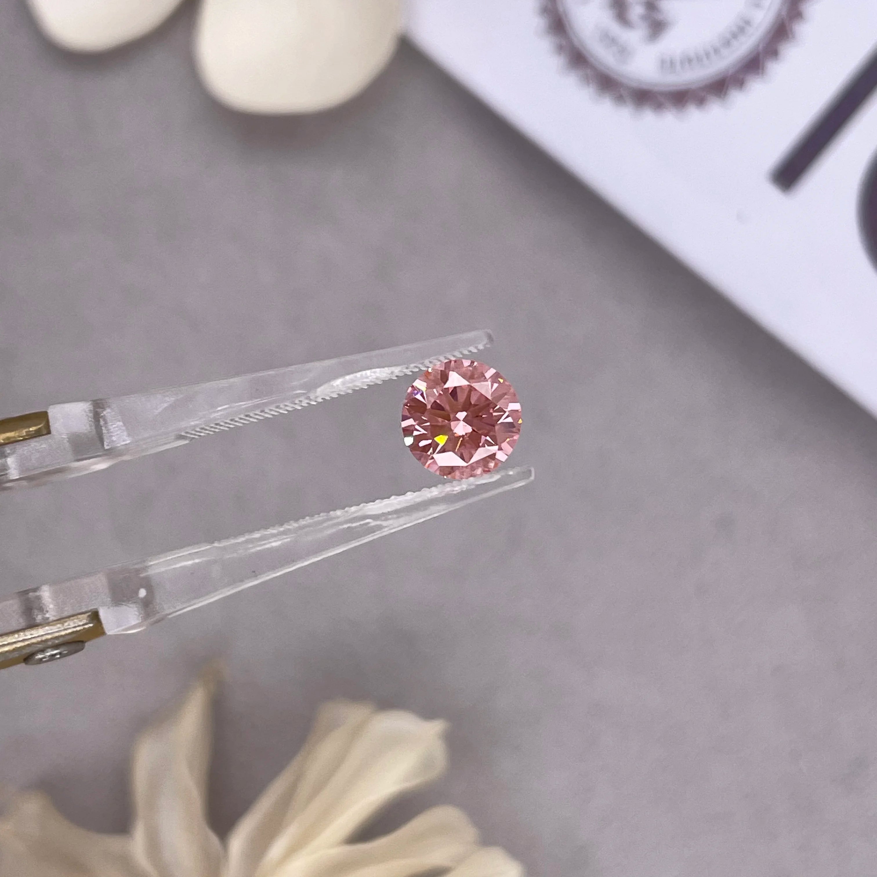 1 Carat Fancy Vivid Pink Round Cut VVS2 CVD Lab Diamond IGI Certificate Lab Grown Diamond