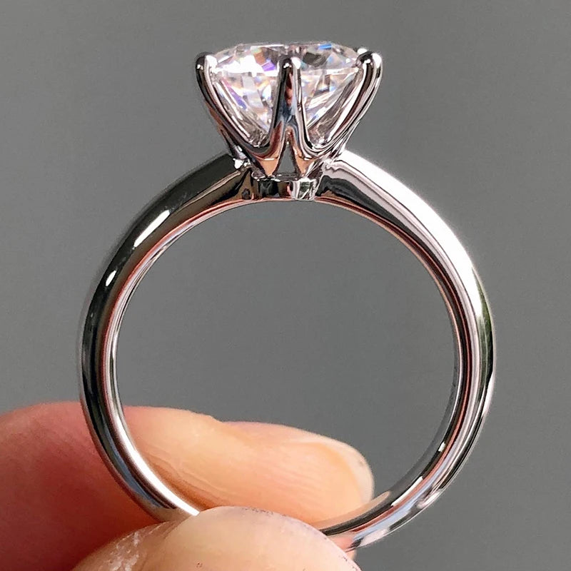 0.5-1.5 Carat  8KT White Gold Crown Design D/E-VVS2 Round Cut Diamond Ring