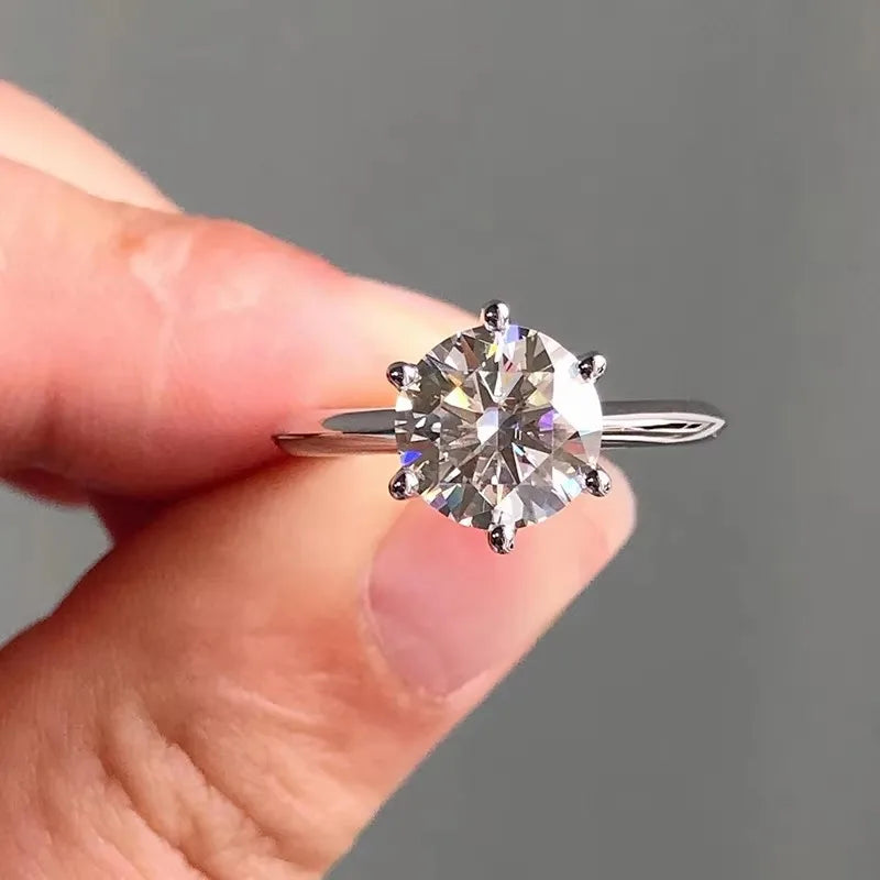 0.5-1.5 Carat  8KT White Gold Crown Design D/E-VVS2 Round Cut Diamond Ring