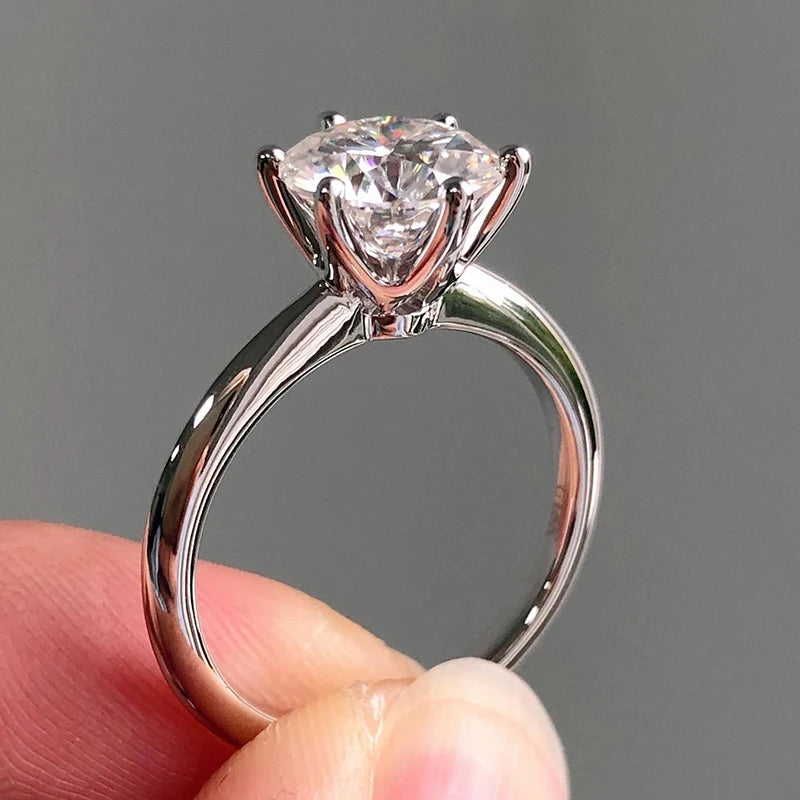 0.5-1.5 Carat  8KT White Gold Crown Design D/E-VVS2 Round Cut Diamond Ring