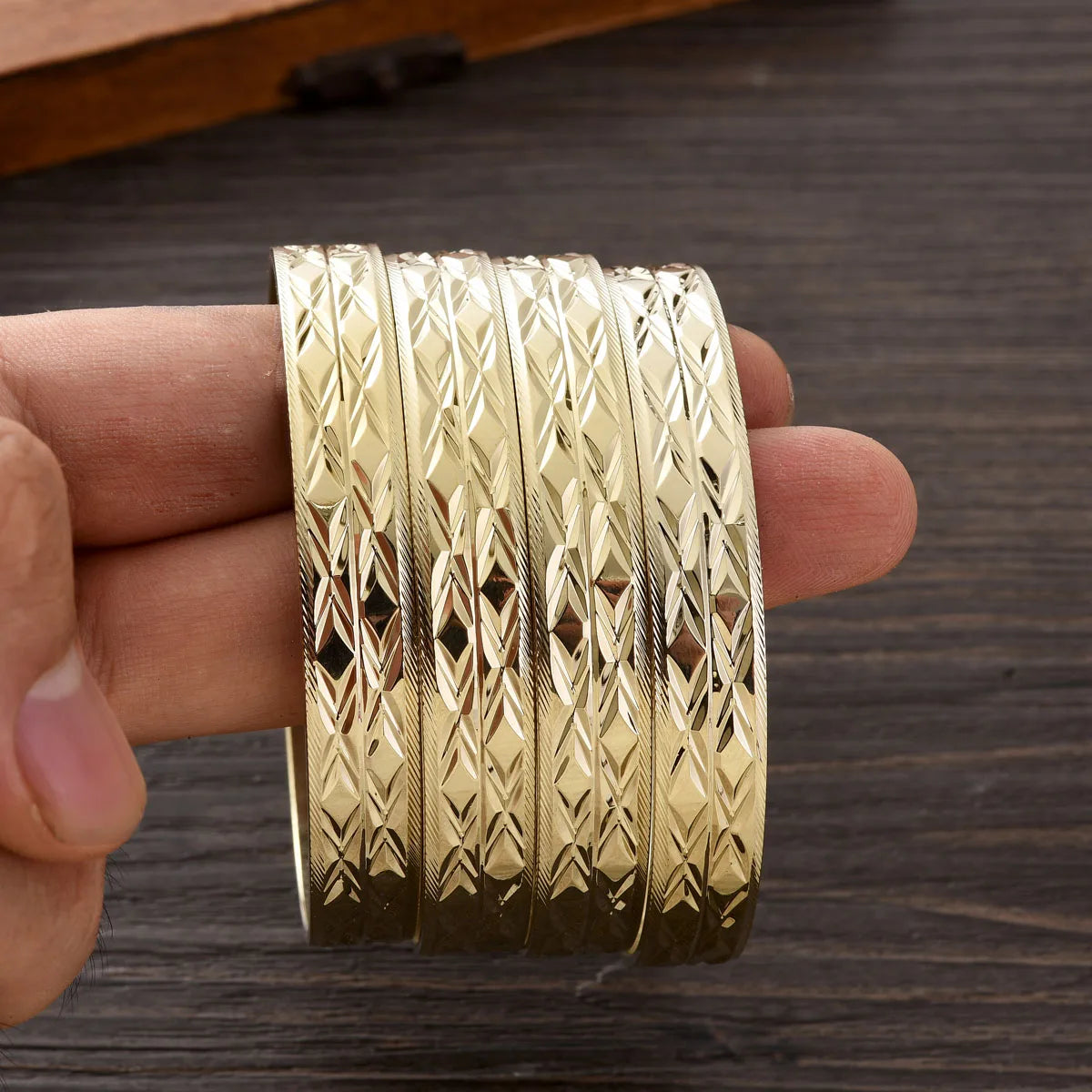 High Quality 65MM Strong Solid 9KT Golden Color Classic Diamond Cut Bracelets