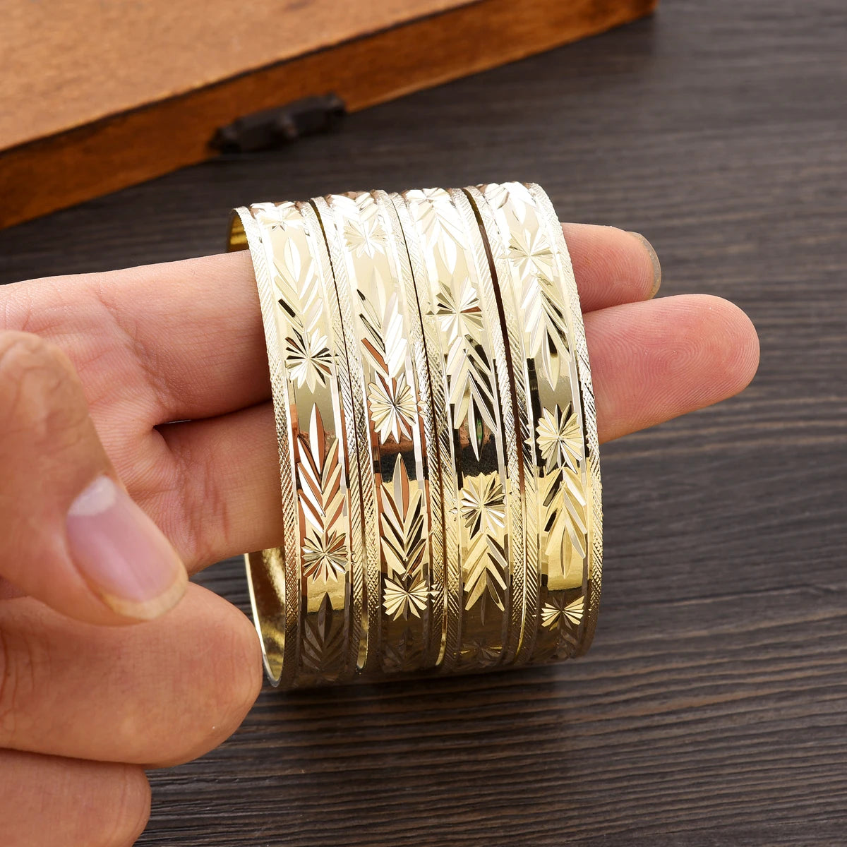 High Quality 65MM Strong Solid 9KT Golden Color Classic Diamond Cut Bracelets